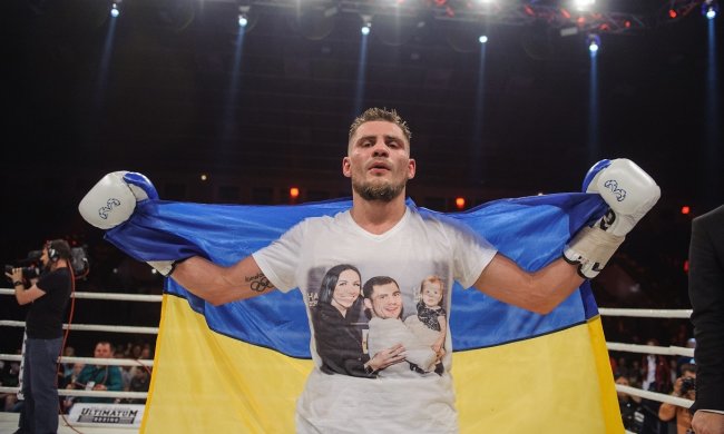 Берінчик на бій проти Крістобаля вийшов в образі водопровідника