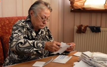 Платежки за коммуналку. Фото: скрин youtube