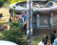 Молодому киевлянину едва не оторвали причиндалы: застукали за интересным занятием, видео 18+