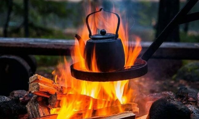 Вогнище в квартирі: під Києвом голодний чоловік оголосив війну комунальникам