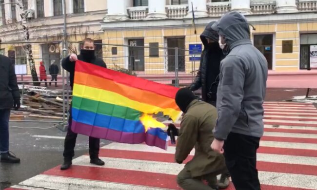 спалення прапора ЛГБТ, скріншот з відео