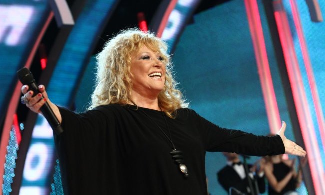 Автор самого известного хита Пугачевой заявила о краже композиции: подробности скандальной истории