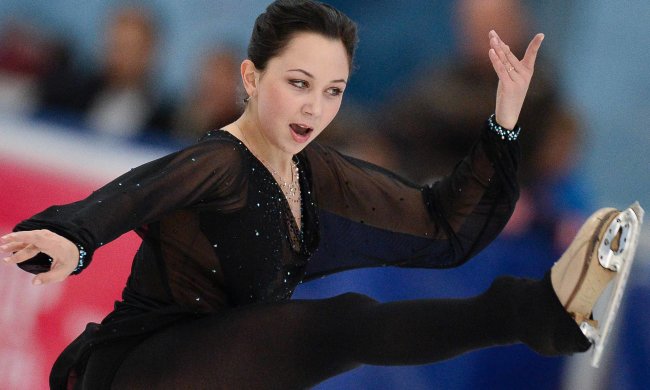 Російська фігуристка влаштувала стриптиз під час виступу: відео ганьби