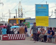 Кінець "ЛНР": луганчани тікають з міста сотнями