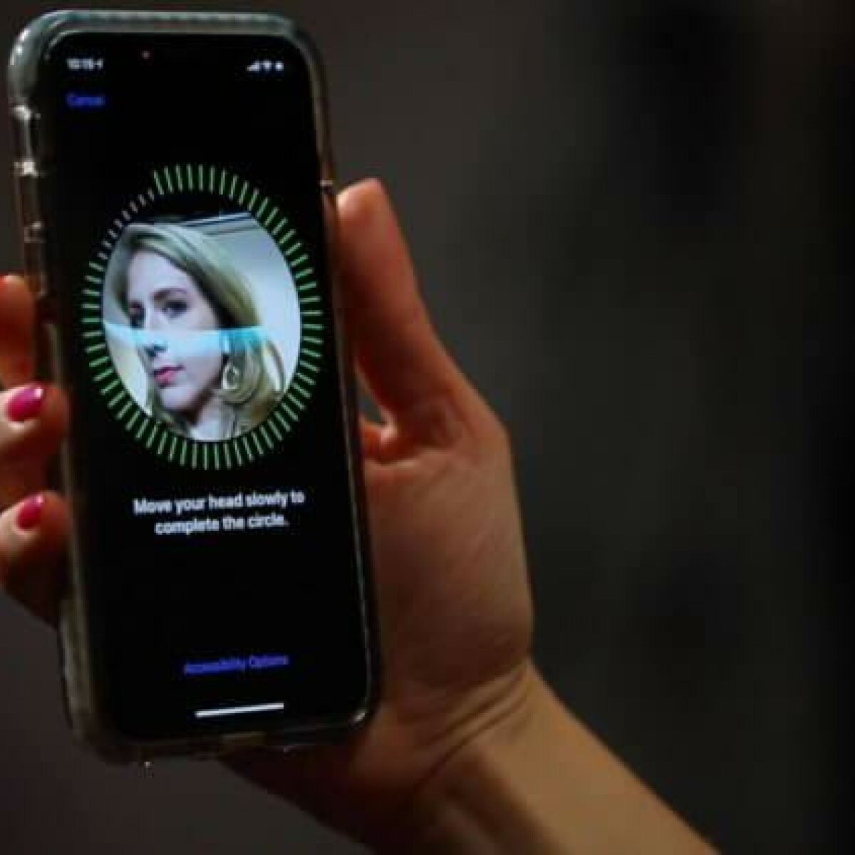 Face ID на iPhone взломали за 2 минуты: в Apple разводят руками - ЗНАЙ ЮА