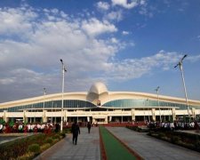 Гігантський сокіл накрив аеропорт в Ашхабаді