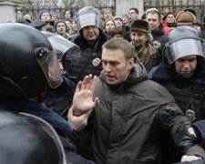 Навального жорстко скрутили у центрі Москви: з'явилося відео