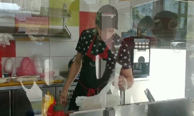 Українцям продали шаурму з протухлим м'ясом: "Мало не..."