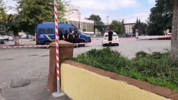 У Луцьку захопили автобус, скріншот з відео