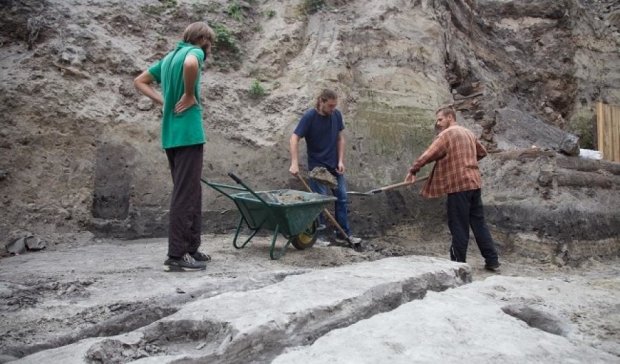 Старинную таможню раскопали в центре Киева