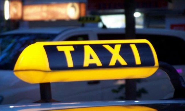 У столиці невідомі зі зброєю викрали таксиста
