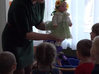 Дети в саду. Фото: скриншот с видео