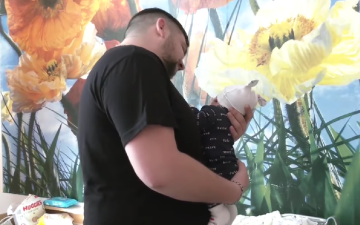 Помощь на ребенка. Фото: скрин youtube