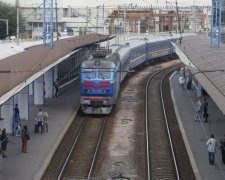 Солодке життя "Укрзалізниці": скільки отримують чиновники, доки галузь помирає