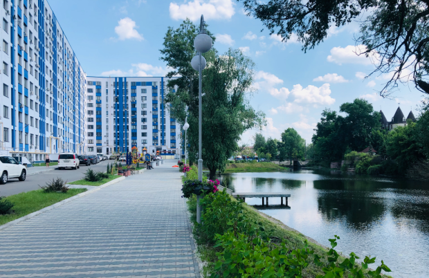 Жителі ЖК у Києві залишилися без води та світла через дії забудовника, пов'язаного з нардепом від "Слуги народу"