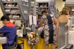 "Голий" запоріжанін побив охоронця через маску, супермаркет на вухах: "Одягти намордники"
