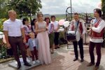 На Тернопільщині пом'якшення карантину відзначили грандіозним весіллям - без масок, з чарками під народну музику