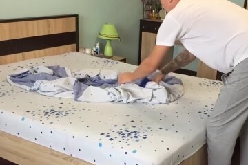 Смена постельного белья, скриншот с видео