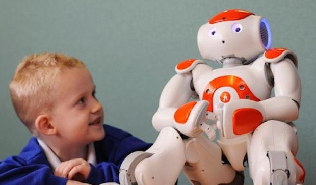 Японские роботы смогут избегать опасных детей (видео)