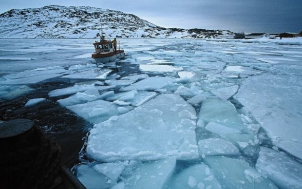 Крупнейший ледник Гренландии трещит по швам