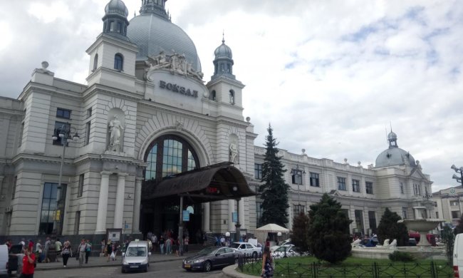 У Львові терміново евакуюють людей, копи прочісують кожен закапелок: що відбувається