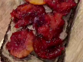 Паштет со сливами, кадр из видео