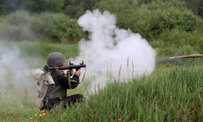 Терористи з боку Микитівки атакували мирну колону машин