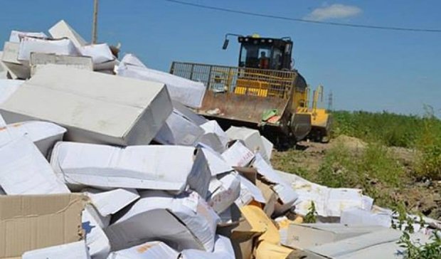 Десять тонн украинского сыра раздавят катком в России