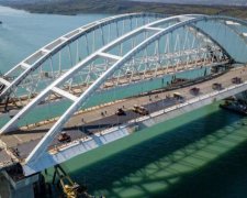 Награлися: безлюдний і самотній Кримський міст довів соцмережі до істерики