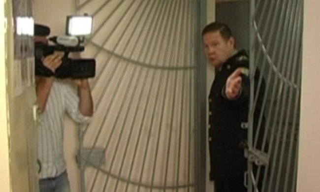 СБУ пустила журналістів погуляти по "таємній в'язниці" (відео)