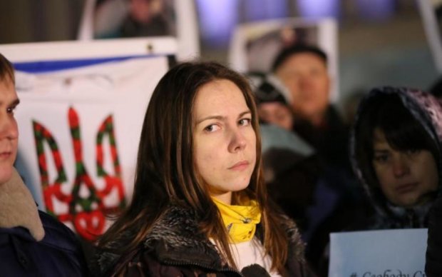 Великодні гранати: сестра Савченко привітала українців