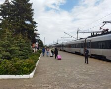 Укрзалізниця, поїзд - фото Знай.ua