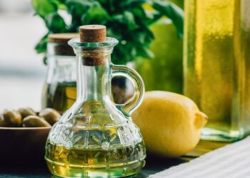 Оливкова олія та лимон