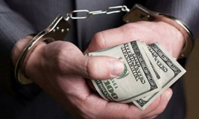 Чиновник з Волині вимагав шість тис. доларів хабара