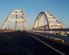 Вместо тысячи слов: в сети показали мост Путина в Крым в разгар сезона