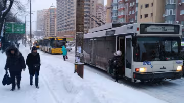 Звичайний тролейбус паралізував пів-Києва: відео транспортного пекла