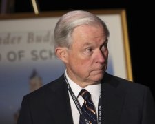 Генпрокурор США відповість за розмови з російським послом перед судом