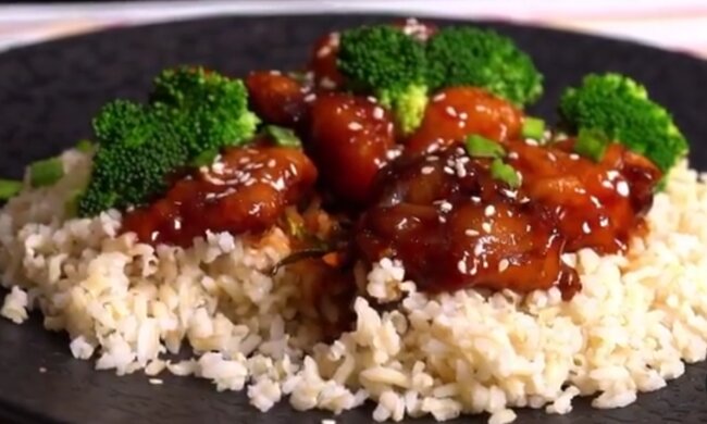 Китайська курка з апельсиновим соусом, instagram.com/hectorjimenezbravo