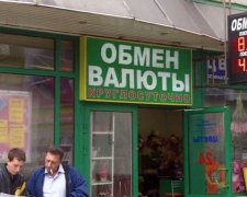 Росте, як гриби: що буде з валютою на міжбанку
