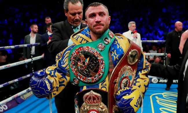 Василий Ломаченко победил британца Люка Кэмпбелла и объединил три чемпионских титула