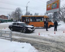 Под Киевом маршрутка протаранила Запорожец, погибли пассажиры: первые подробности кровавого ДТП, фото