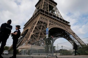 В Париже закрыли Эйфелеву башню: что происходит