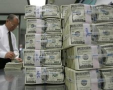 Финансовый шторм: кредиты МВФ оставят украинцев без штанов
