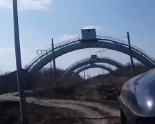 Путінські бойовики демонтували рейки, скріншот: Twitter
