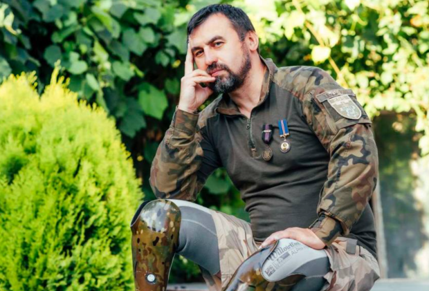 "На наших кістках стають мультимільйонерами": ветеран розповів про приховані ризики переговорів з рф, корупцію та вигоряння