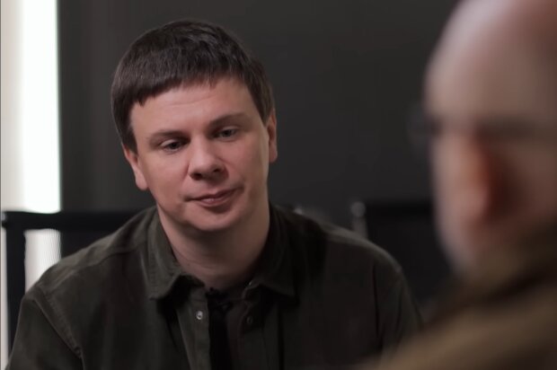 Дмитро Комаров, кадр із документального фільму "Рік. За кадром"
