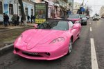 Рожевий звір: на вулицях Києва помітили унікальний Ferrari