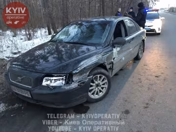 П'яний водій розбив іномарку об відбійник