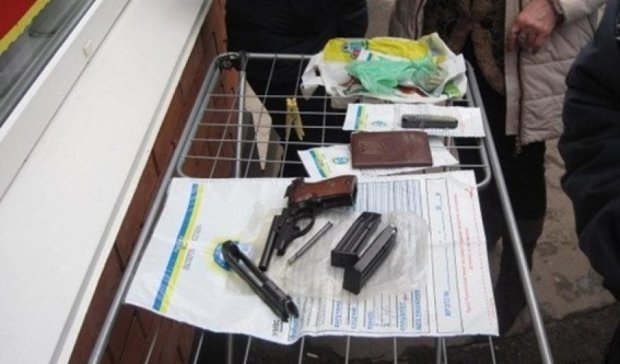 Женщина торговала оружием на рынке в Кривом Роге (фото)