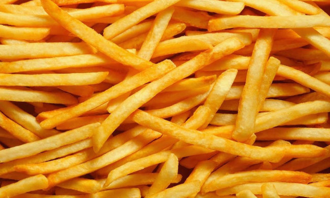 Шість і не більше: названо нешкідливу порцію картоплі-фрі
